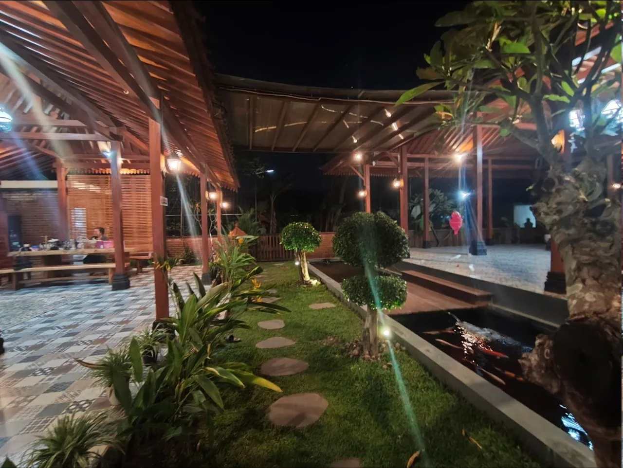 Konten Kreatif di Rumah Joglo Alfarobi