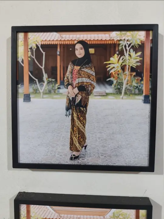 Contoh foto individu bernuansa Jawa modern.